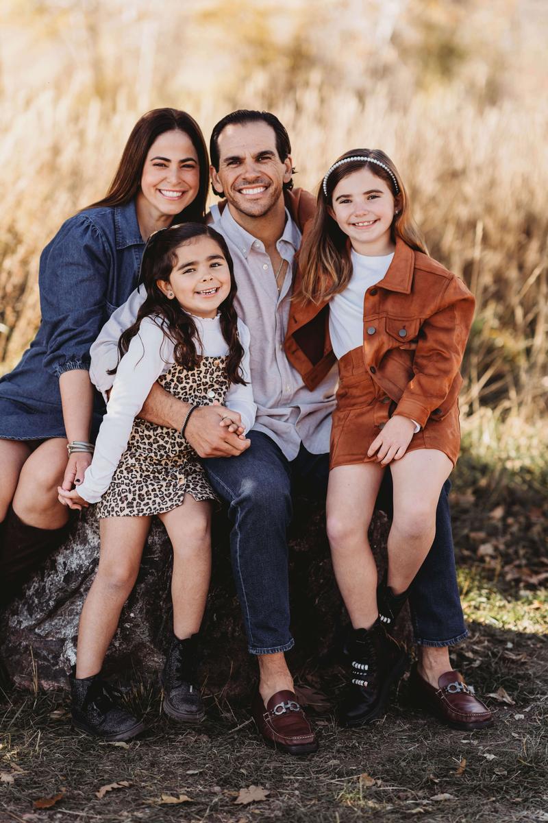 John Sanchez y su familia — dueño de Sierra Insurance Group en Denver